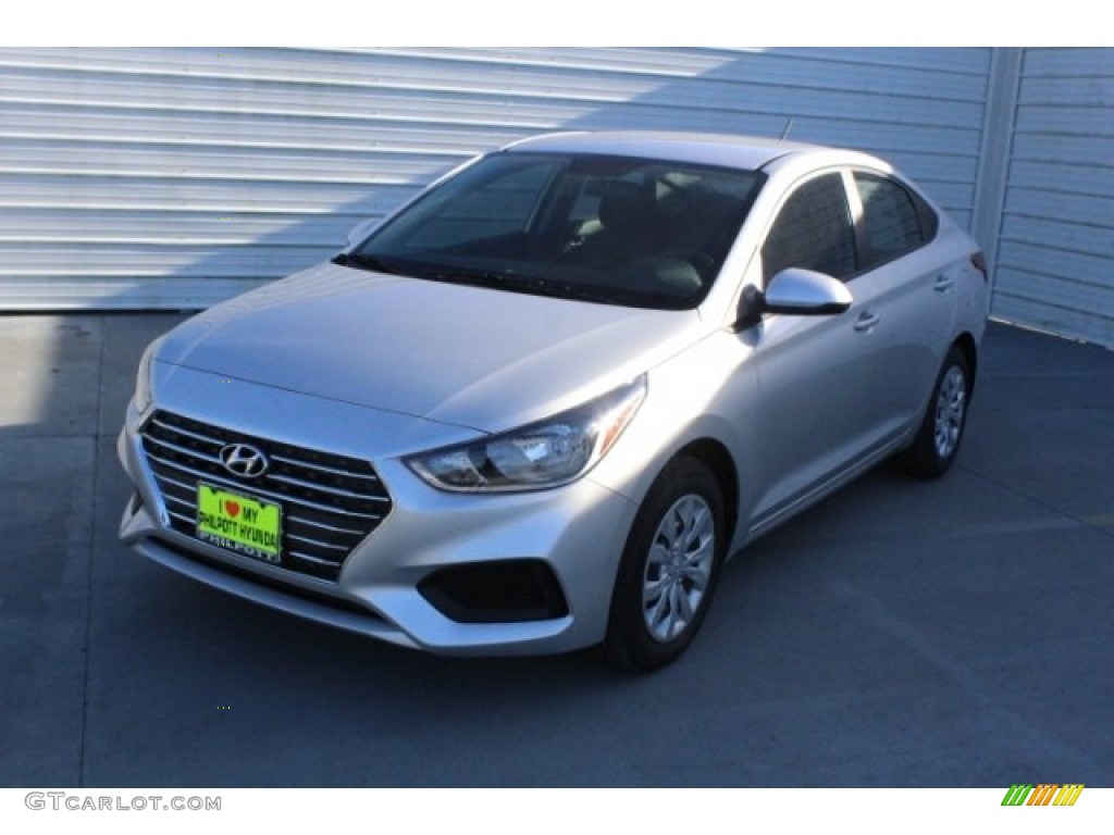 2019 Accent SE - Olympus Silver / Black photo #4