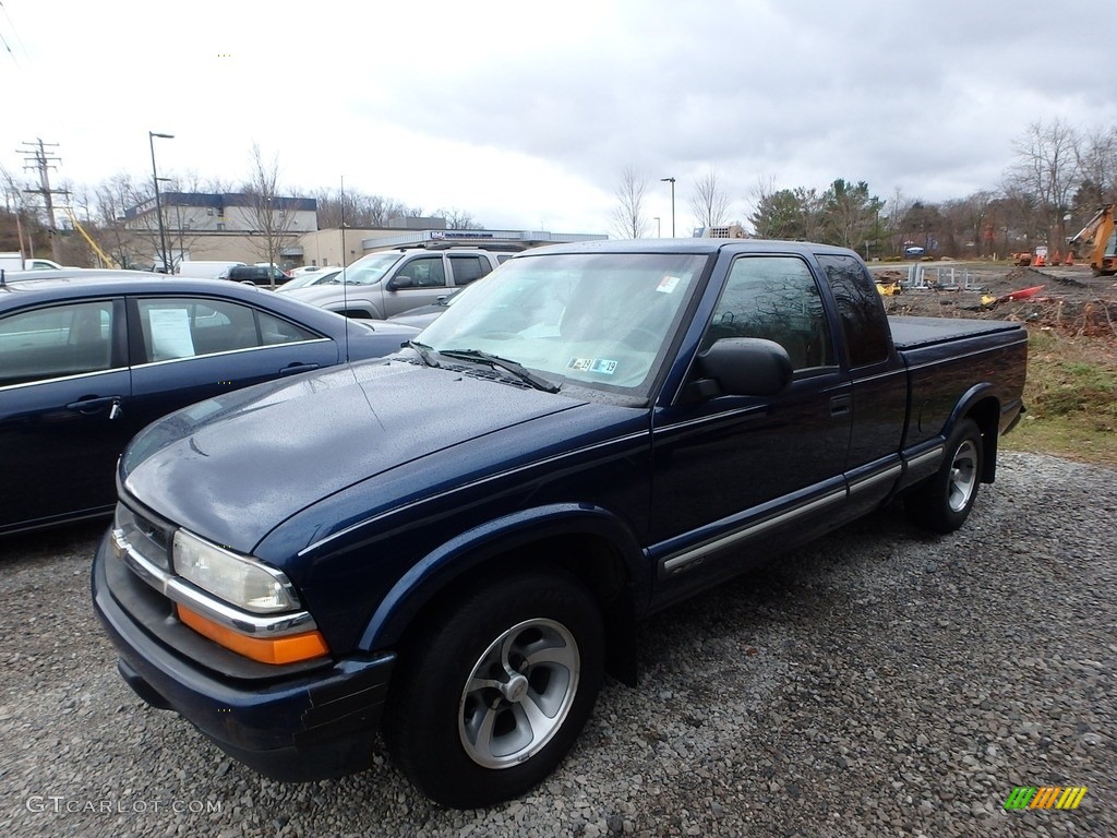 2001 S10 LS Extended Cab - Indigo Blue Metallic / Medium Gray photo #1