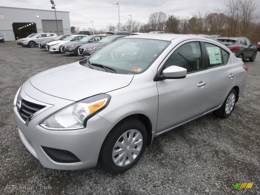 Brilliant Silver Metallic 2019 Nissan Versa SV Exterior Photo #130746156