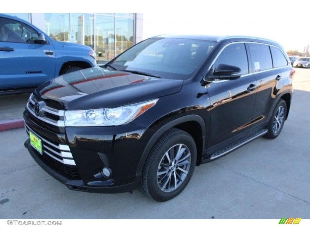 2019 Highlander XLE - Midnight Black Metallic / Black photo #4