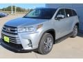 Front 3/4 View of 2019 Highlander XLE