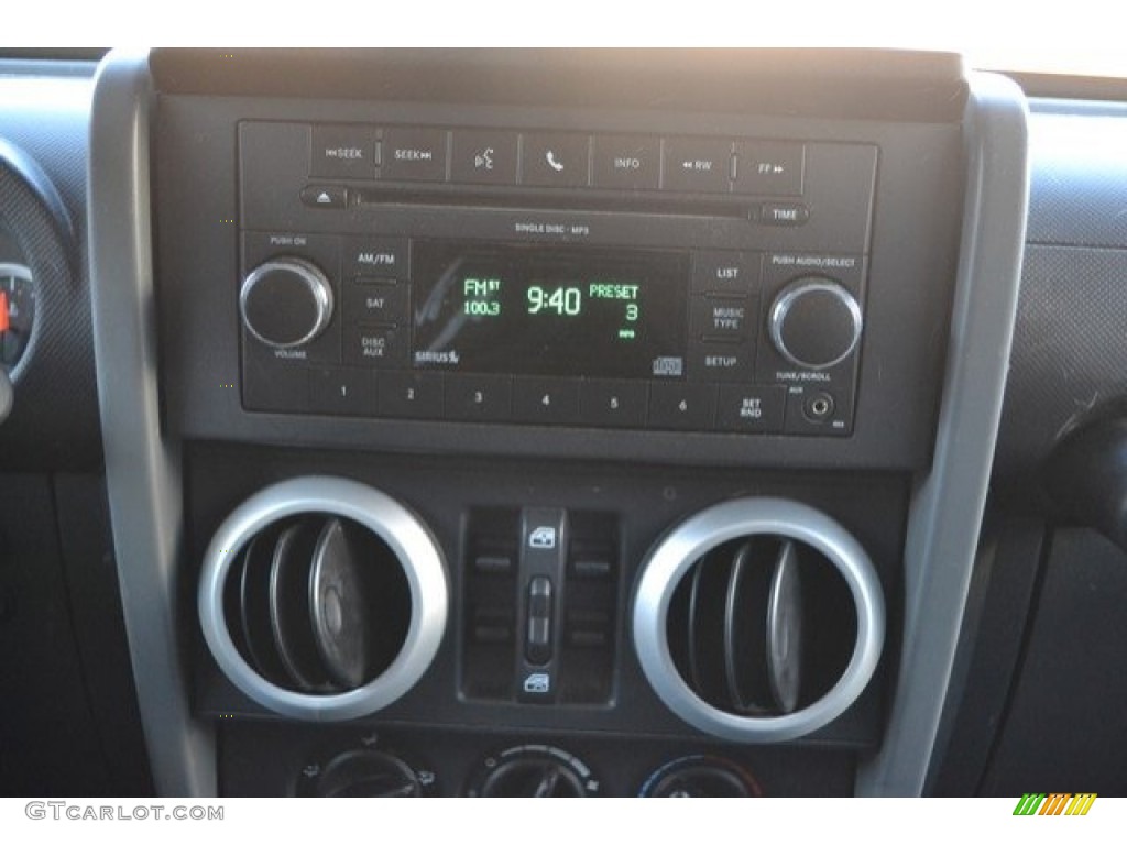 2010 Wrangler Unlimited Sahara 4x4 - Stone White / Dark Slate Gray/Medium Slate Gray photo #11