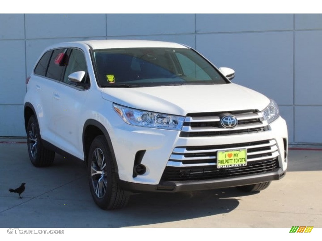 2019 Highlander LE - Blizzard Pearl White / Black photo #2