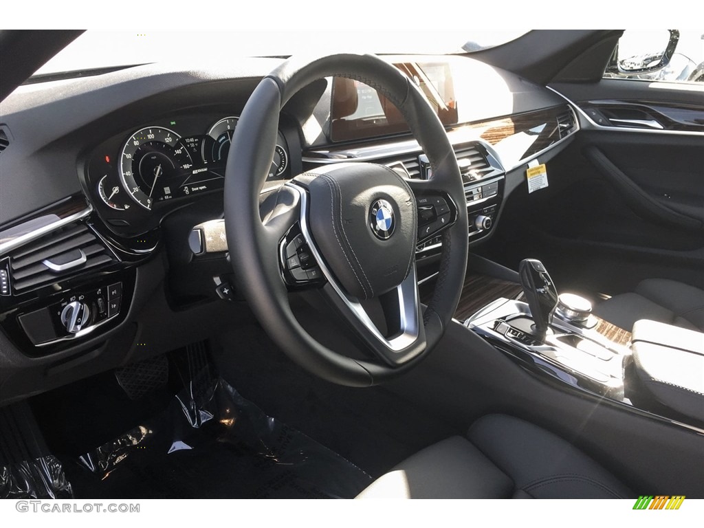 2019 5 Series 530e iPerformance Sedan - Jet Black / Black photo #4