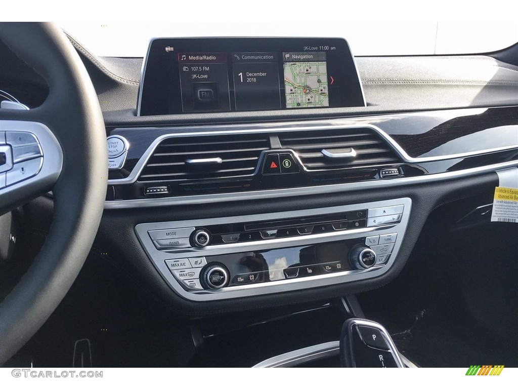 2019 BMW 7 Series 740i Sedan Controls Photos