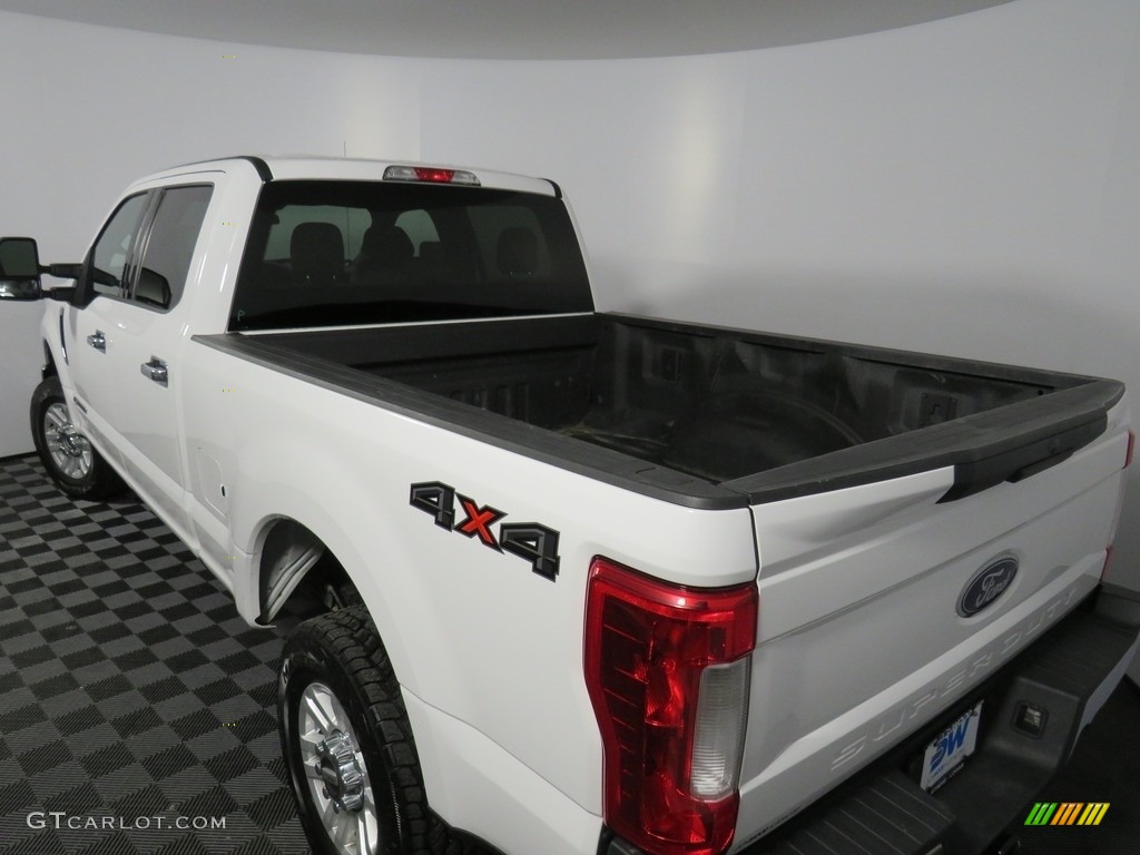 2018 F250 Super Duty XLT Crew Cab 4x4 - Oxford White / Earth Gray photo #15