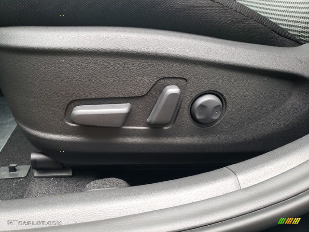 2019 Hyundai Kona SEL Controls Photo #130760970