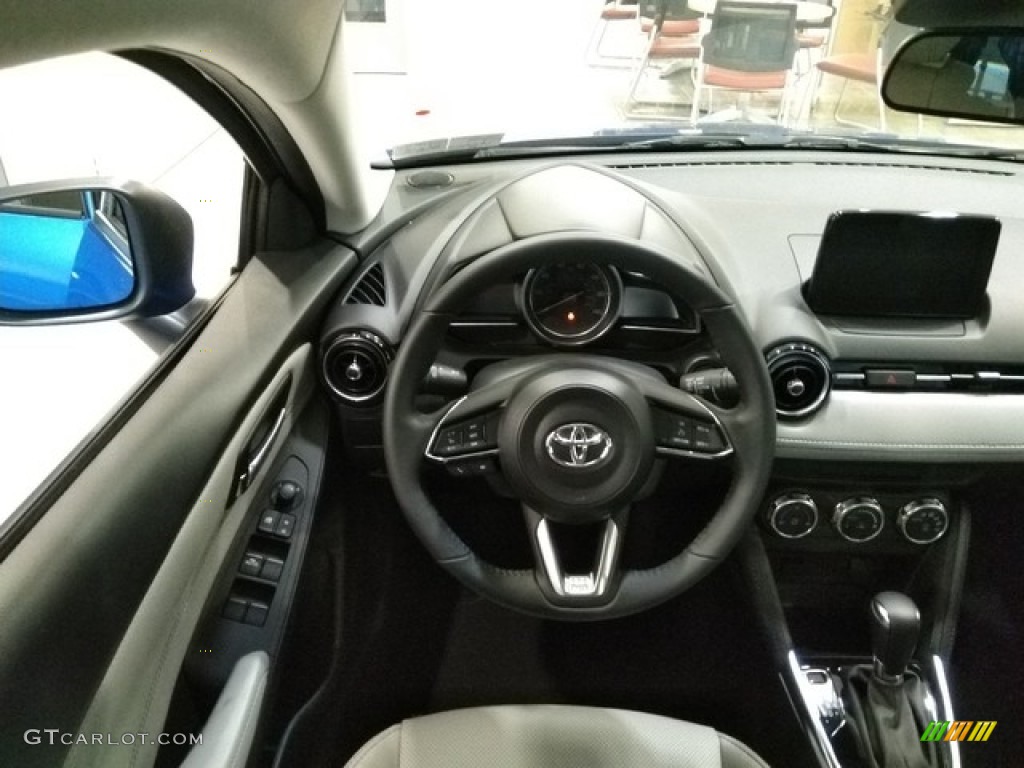 2019 Toyota Yaris XLE Steering Wheel Photos