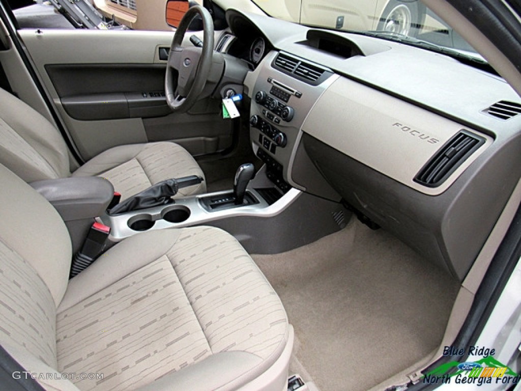 2011 Focus SE Sedan - White Suede / Medium Stone photo #13