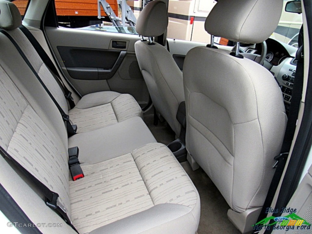 2011 Focus SE Sedan - White Suede / Medium Stone photo #15