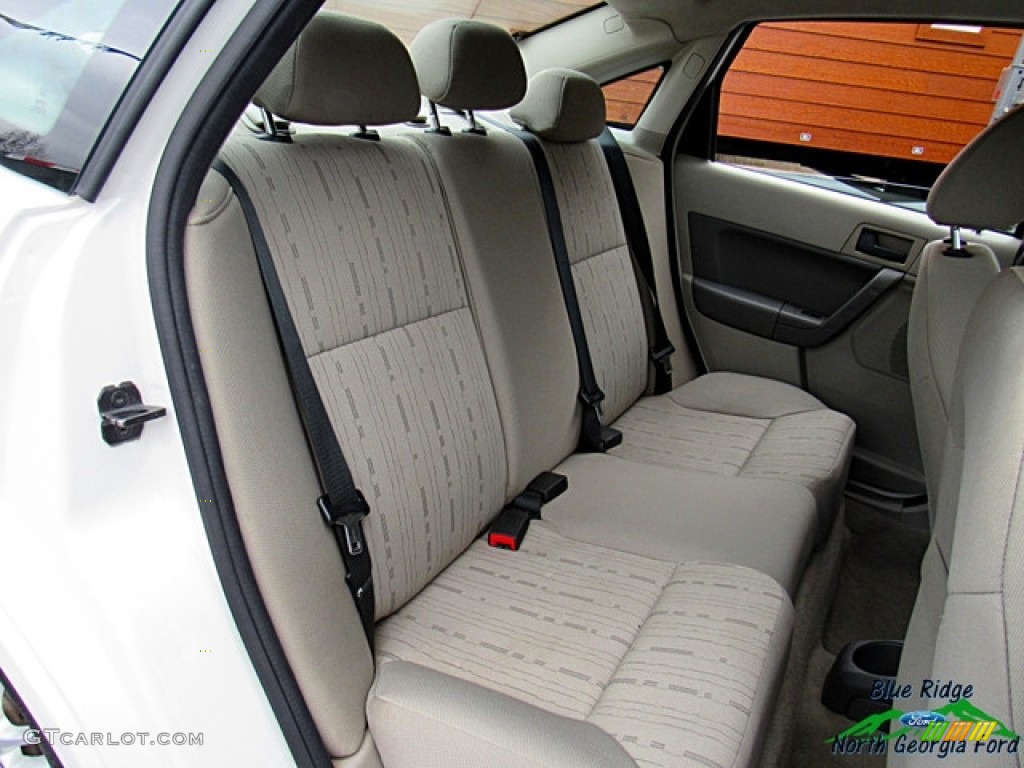 2011 Focus SE Sedan - White Suede / Medium Stone photo #16