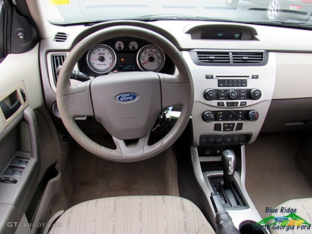 2011 Focus SE Sedan - White Suede / Medium Stone photo #18
