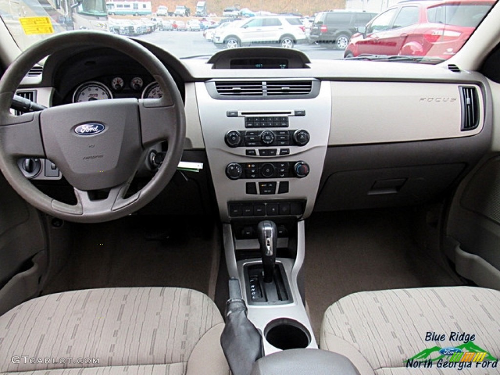 2011 Focus SE Sedan - White Suede / Medium Stone photo #19