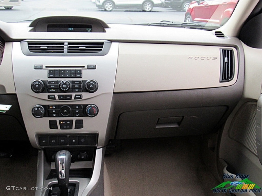 2011 Focus SE Sedan - White Suede / Medium Stone photo #20