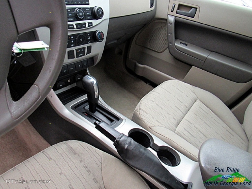 2011 Focus SE Sedan - White Suede / Medium Stone photo #24