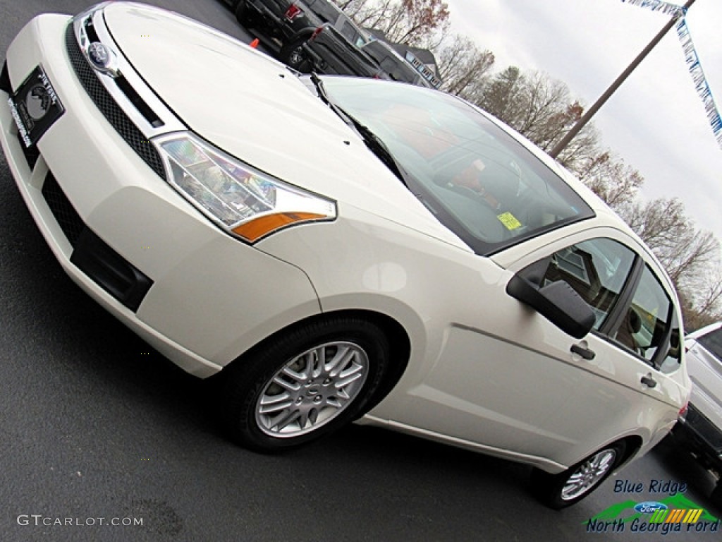2011 Focus SE Sedan - White Suede / Medium Stone photo #26