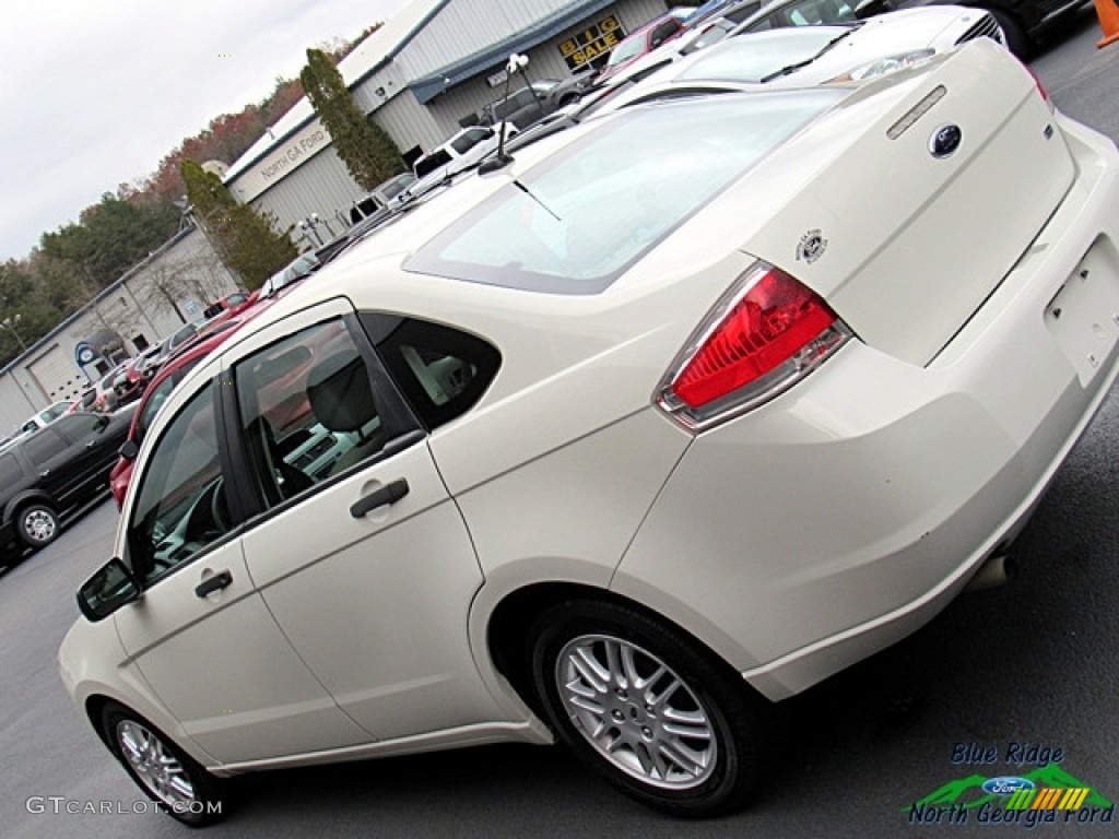 2011 Focus SE Sedan - White Suede / Medium Stone photo #29