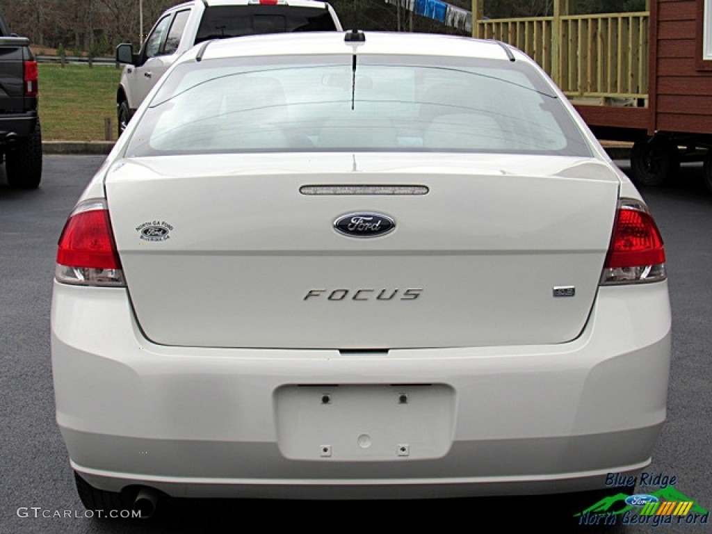 2011 Focus SE Sedan - White Suede / Medium Stone photo #4