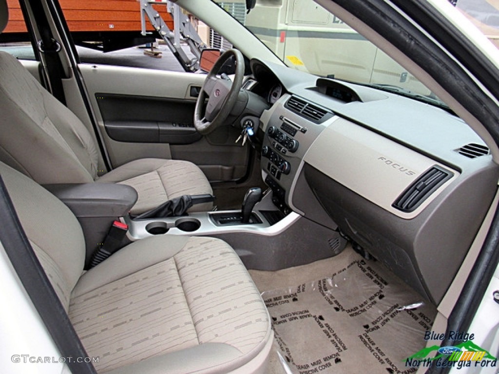 2011 Focus SE Sedan - White Suede / Medium Stone photo #13