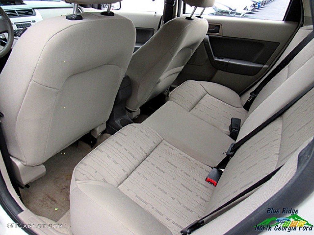 2011 Focus SE Sedan - White Suede / Medium Stone photo #15
