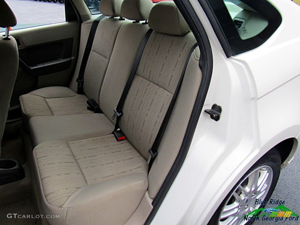 2011 Focus SE Sedan - White Suede / Medium Stone photo #16