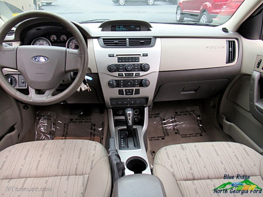 2011 Focus SE Sedan - White Suede / Medium Stone photo #18