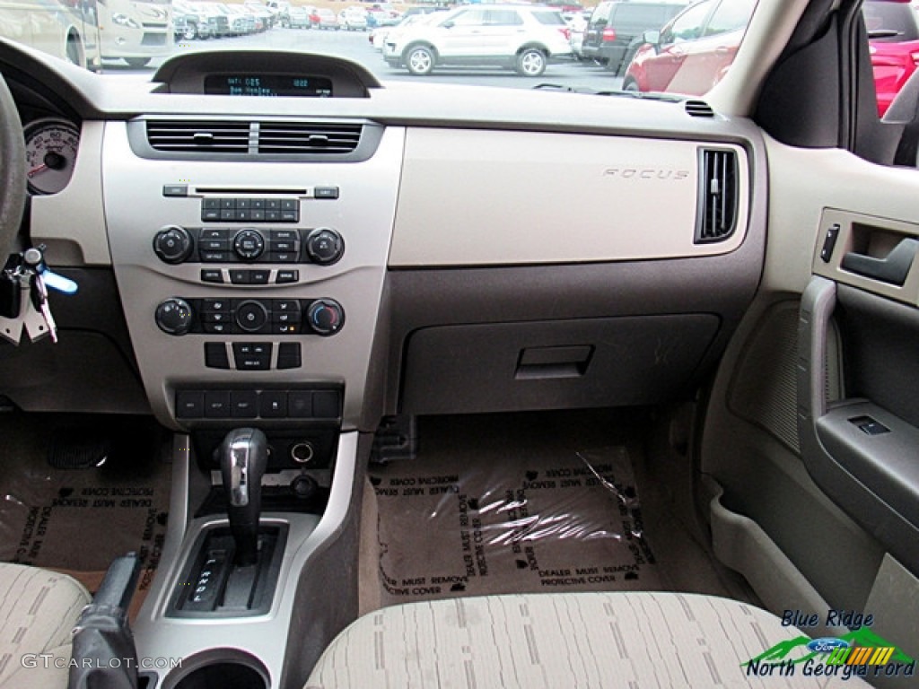 2011 Focus SE Sedan - White Suede / Medium Stone photo #19