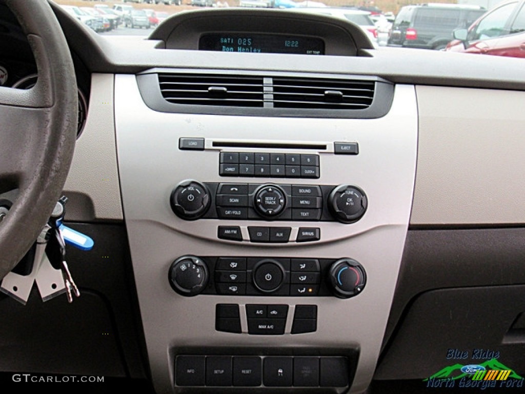 2011 Focus SE Sedan - White Suede / Medium Stone photo #20