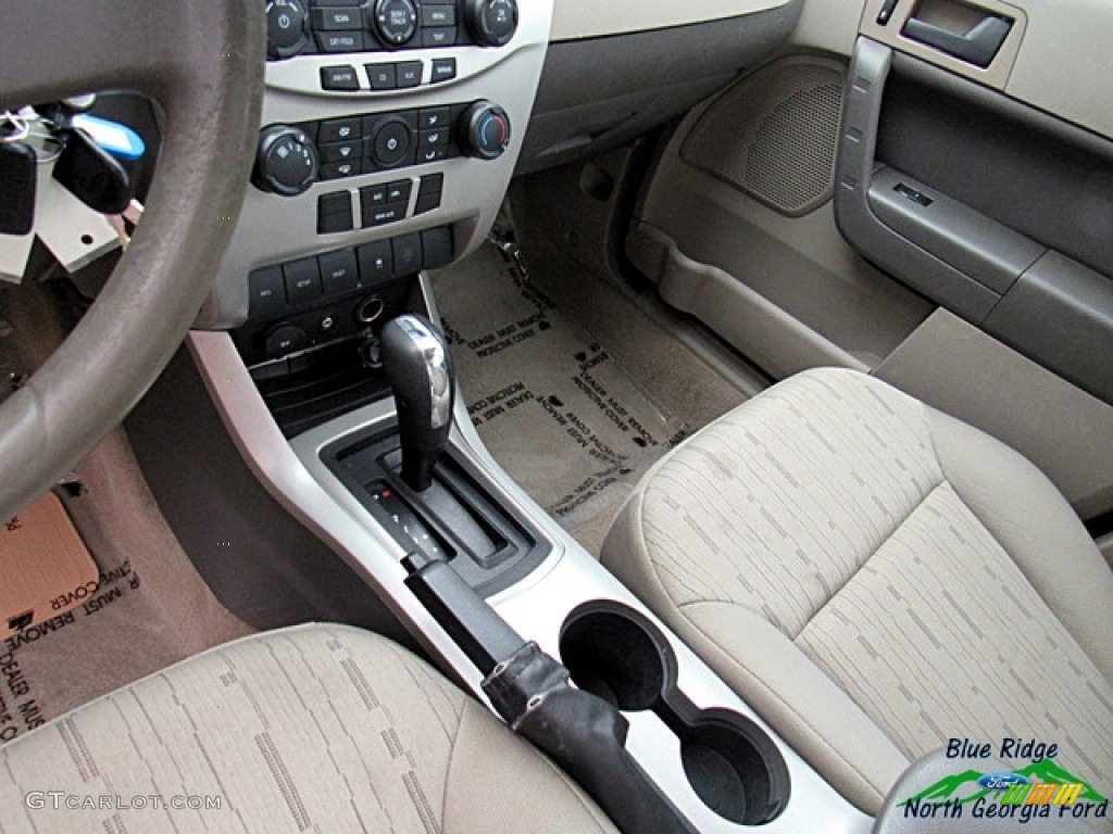 2011 Focus SE Sedan - White Suede / Medium Stone photo #24