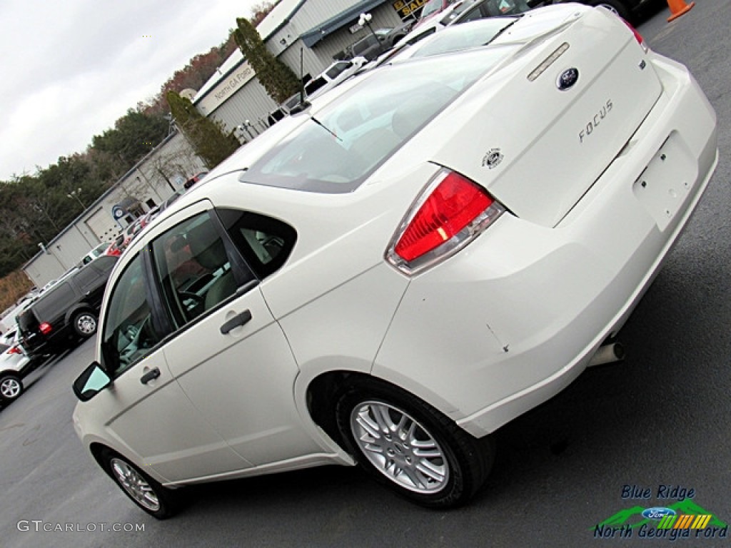 2011 Focus SE Sedan - White Suede / Medium Stone photo #29