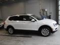 Pure White - Tiguan SE 4MOTION Photo No. 2