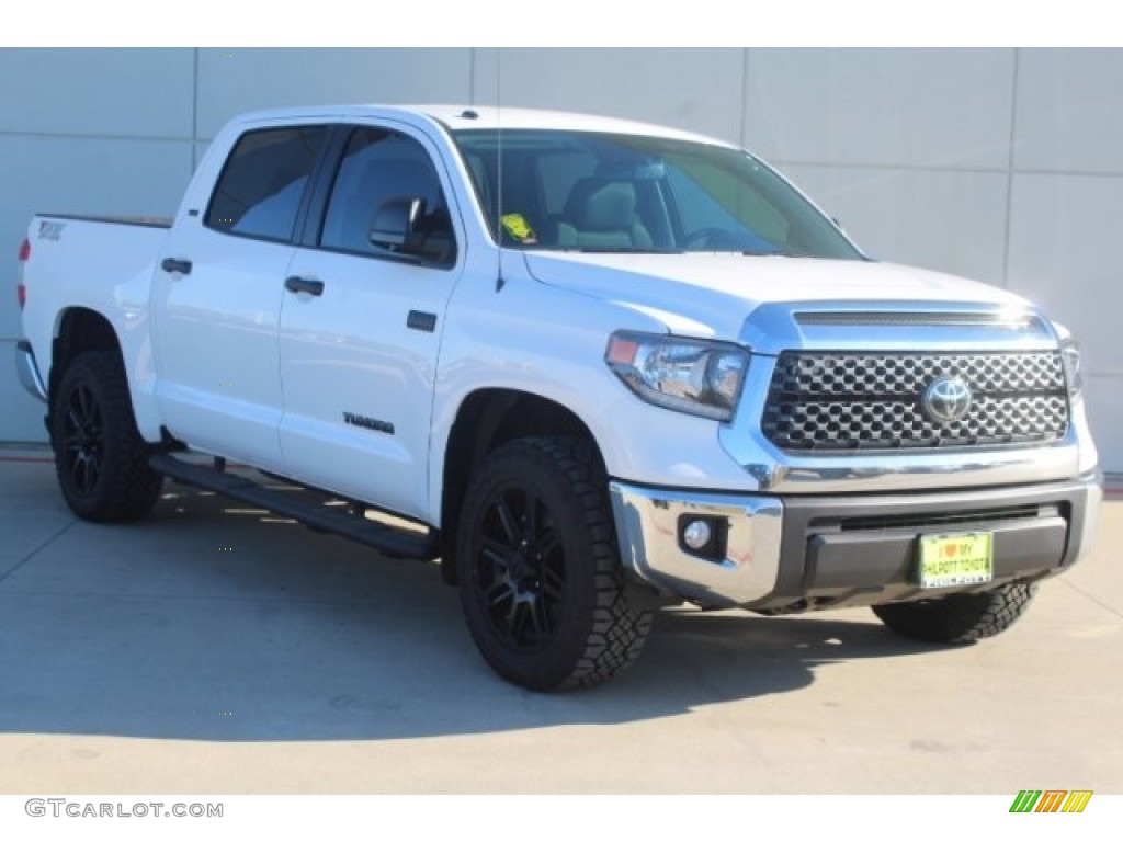 2019 Tundra SR5 CrewMax 4x4 - Super White / Graphite photo #2