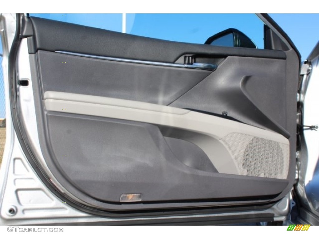 2019 Camry LE - Celestial Silver Metallic / Ash photo #9