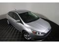 Ingot Silver - Focus SE Sedan Photo No. 2