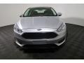 Ingot Silver - Focus SE Sedan Photo No. 6