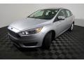 Ingot Silver - Focus SE Sedan Photo No. 7