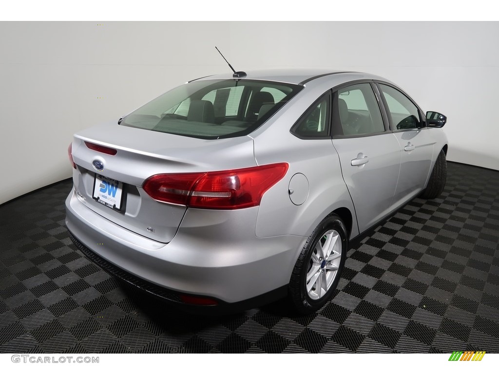 2017 Focus SE Sedan - Ingot Silver / Charcoal Black photo #12