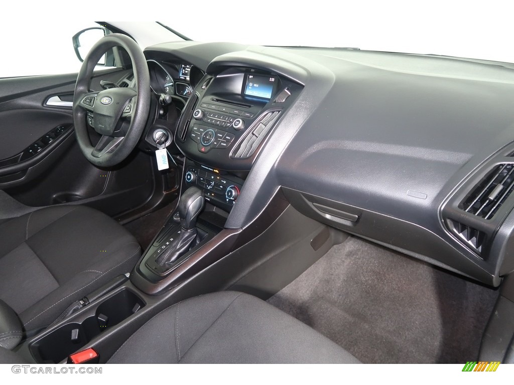 2017 Focus SE Sedan - Ingot Silver / Charcoal Black photo #15