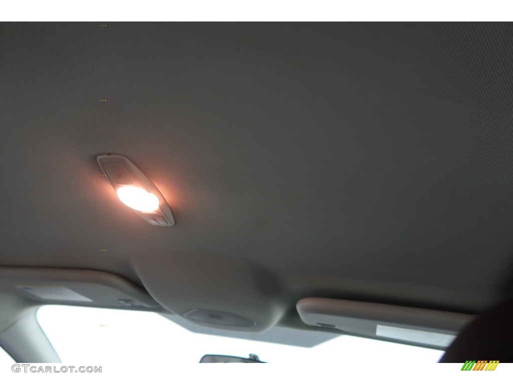 2017 Focus SE Sedan - Ingot Silver / Charcoal Black photo #47