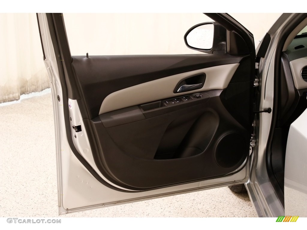 2016 Cruze Limited LS - Silver Ice Metallic / Jet Black/Medium Titanium photo #4