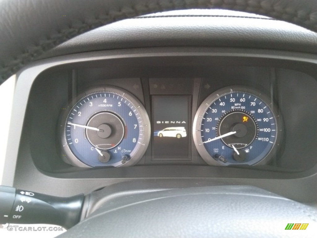 2019 Toyota Sienna XLE Gauges Photos