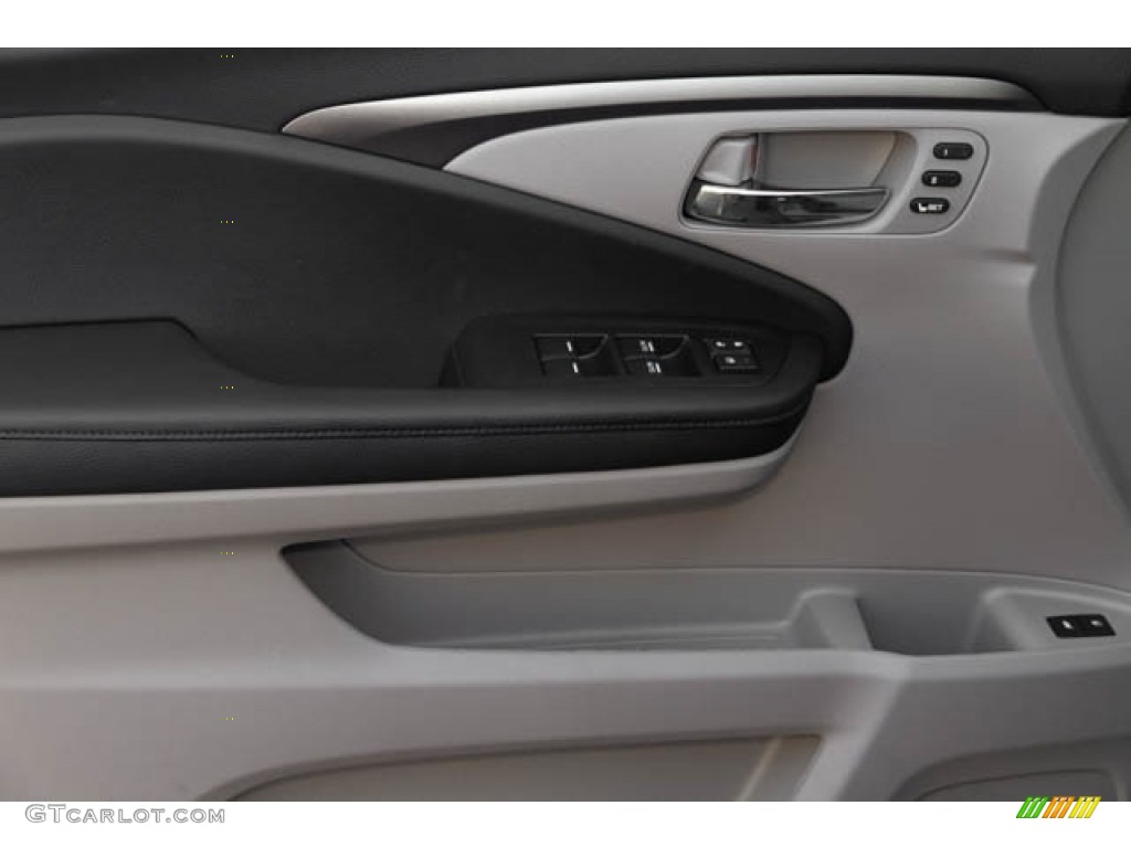 2019 Honda Pilot EX-L Gray Door Panel Photo #130811547