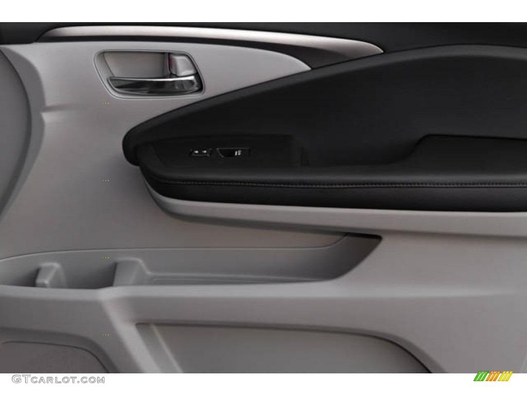 2019 Honda Pilot EX-L Gray Door Panel Photo #130811589