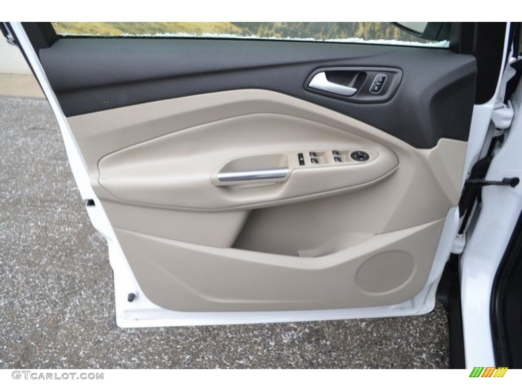 2017 Ford Escape SE 4WD Medium Light Stone Door Panel Photo #130813953