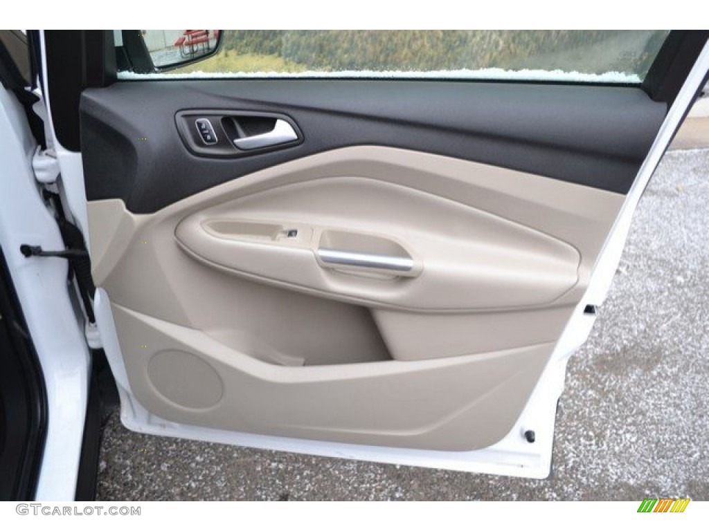 2017 Ford Escape SE 4WD Medium Light Stone Door Panel Photo #130813958