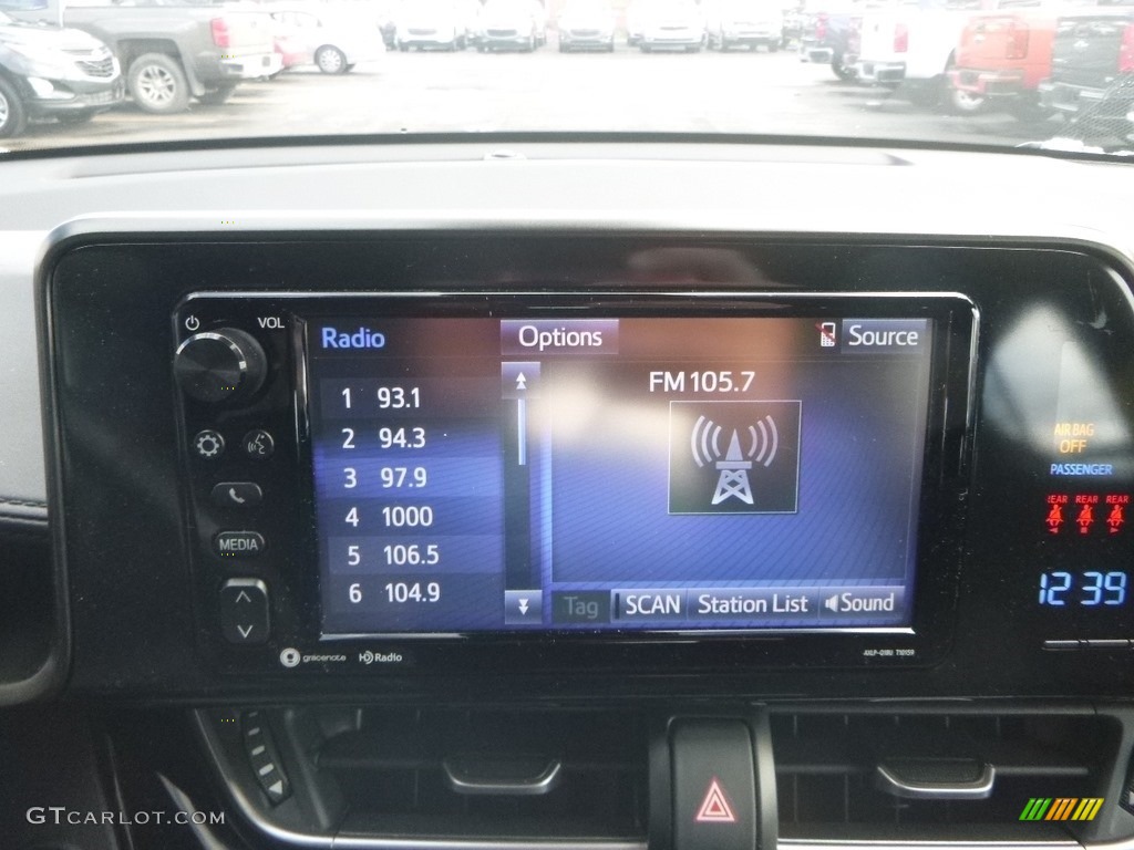 2018 C-HR XLE - Silver Knockout Metallic / Black photo #17