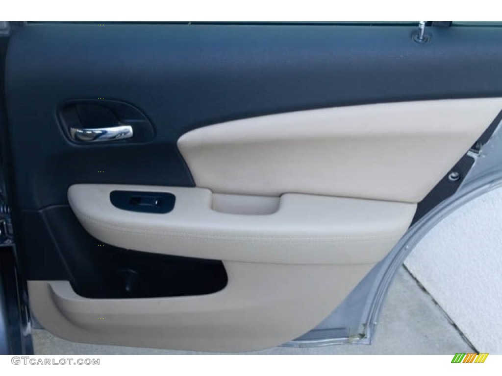 2014 200 Touring Sedan - Billet Silver Metallic / Black photo #28