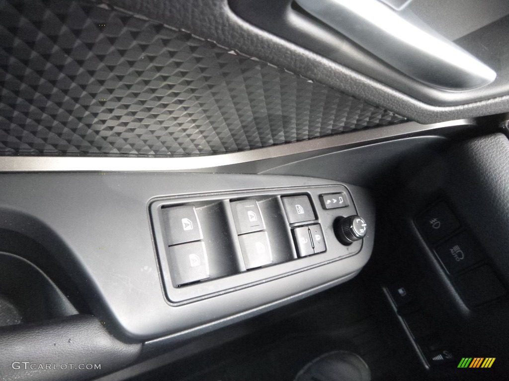 2018 C-HR XLE - Silver Knockout Metallic / Black photo #20