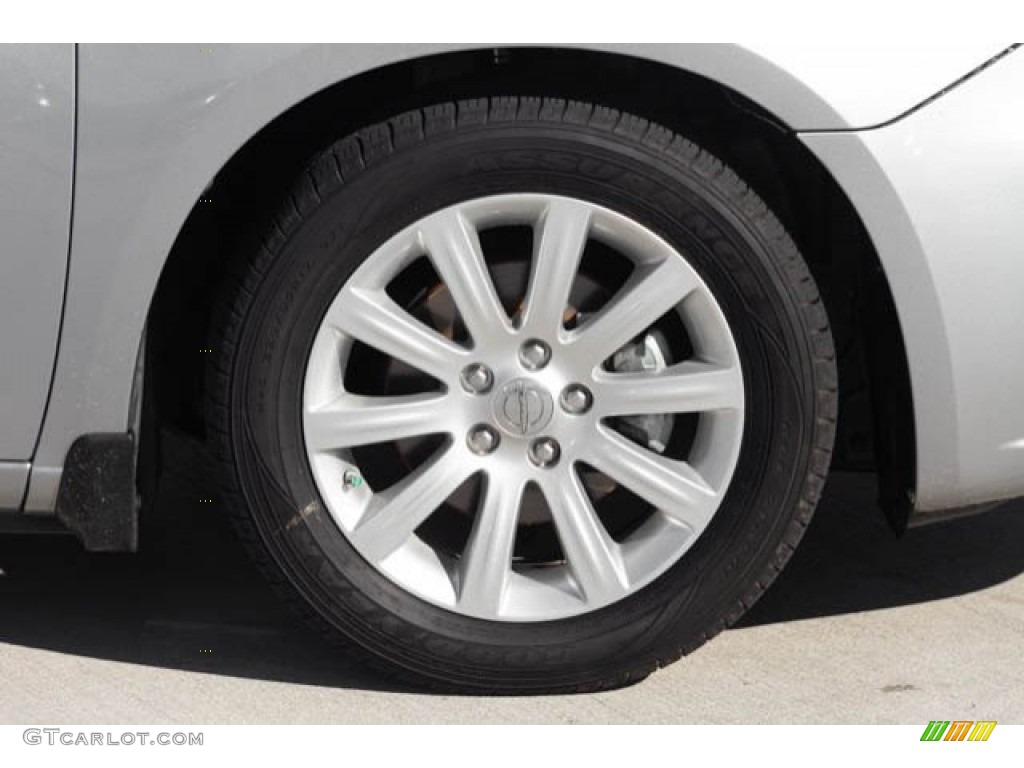 2014 200 Touring Sedan - Billet Silver Metallic / Black photo #32