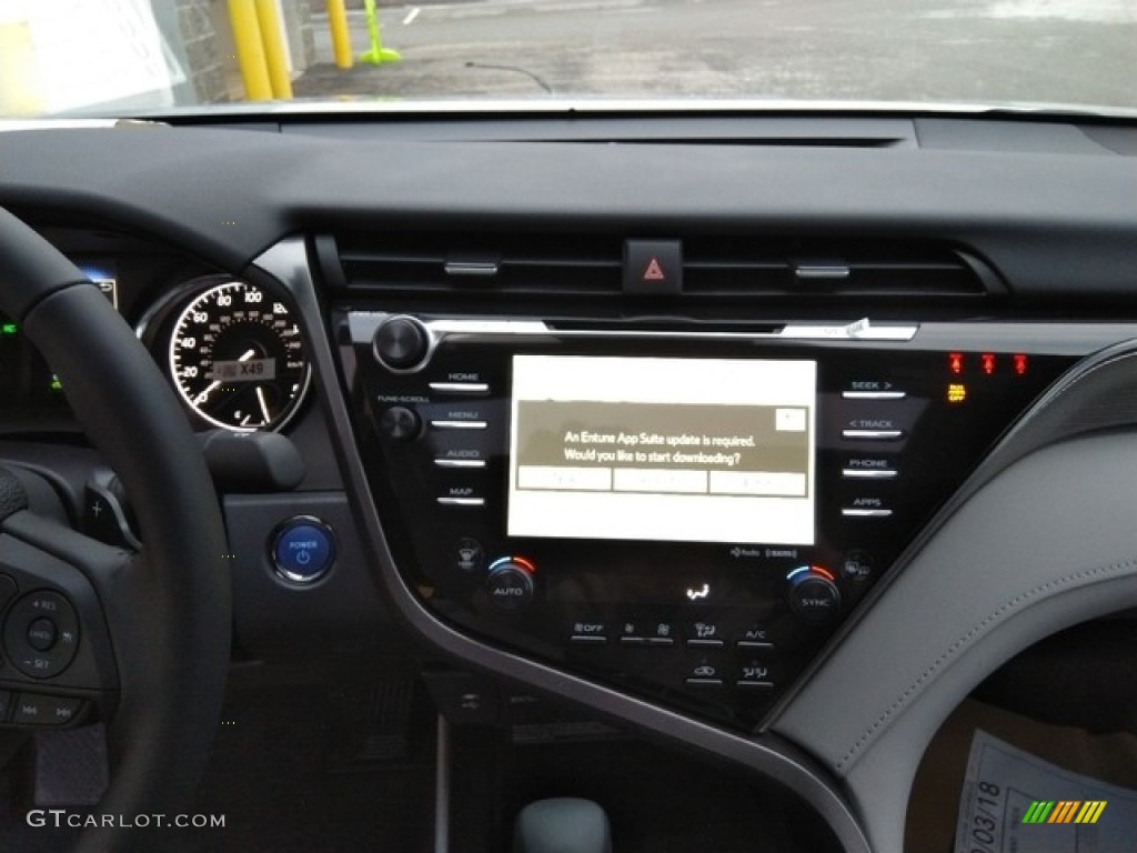 2019 Toyota Camry Hybrid SE Controls Photos